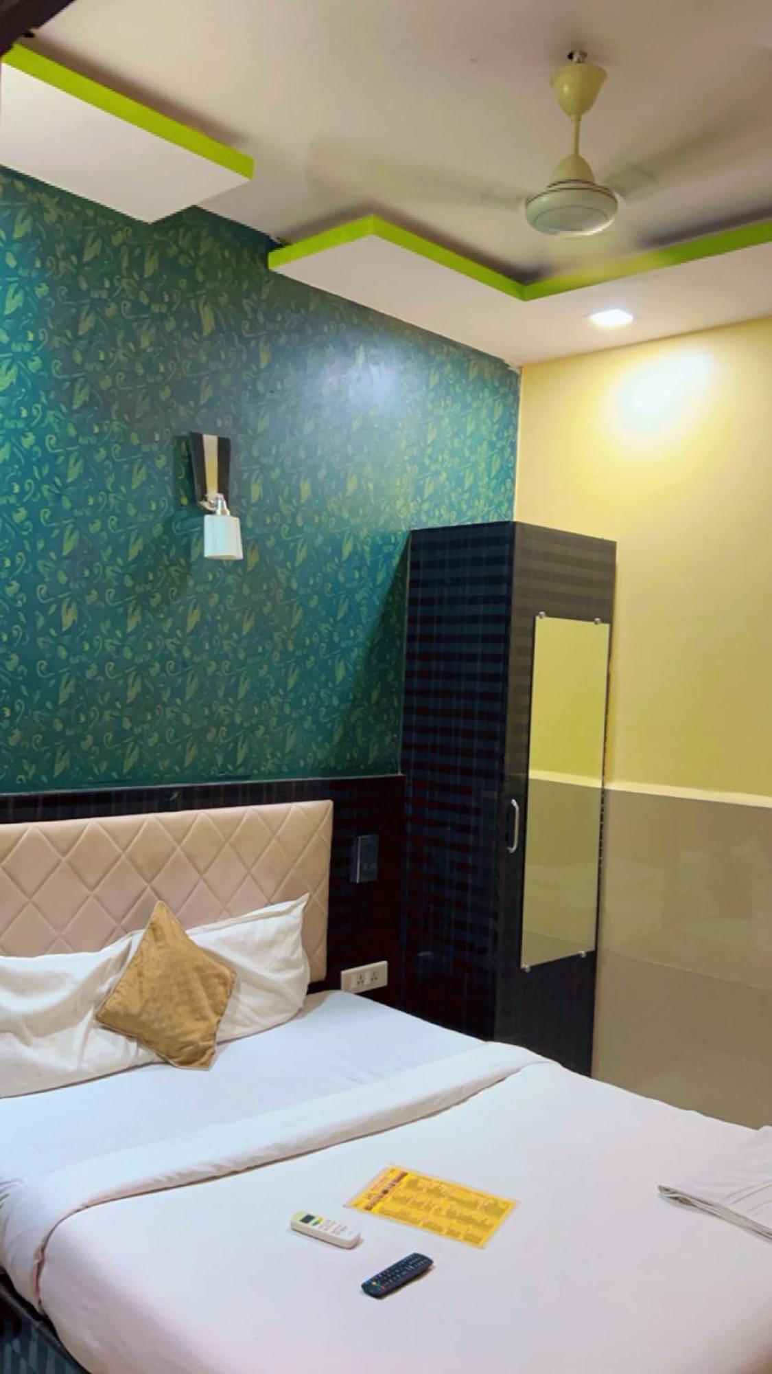 Hotel Avenue Near T-2 International Airport مومباي المظهر الخارجي الصورة