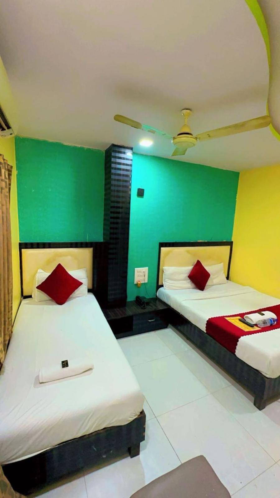 Hotel Avenue Near T-2 International Airport مومباي المظهر الخارجي الصورة